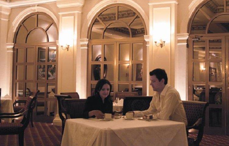 Safi Royal Luxury Valle San Pedro Garza Garcia Restaurant photo A restaurant in Tehran