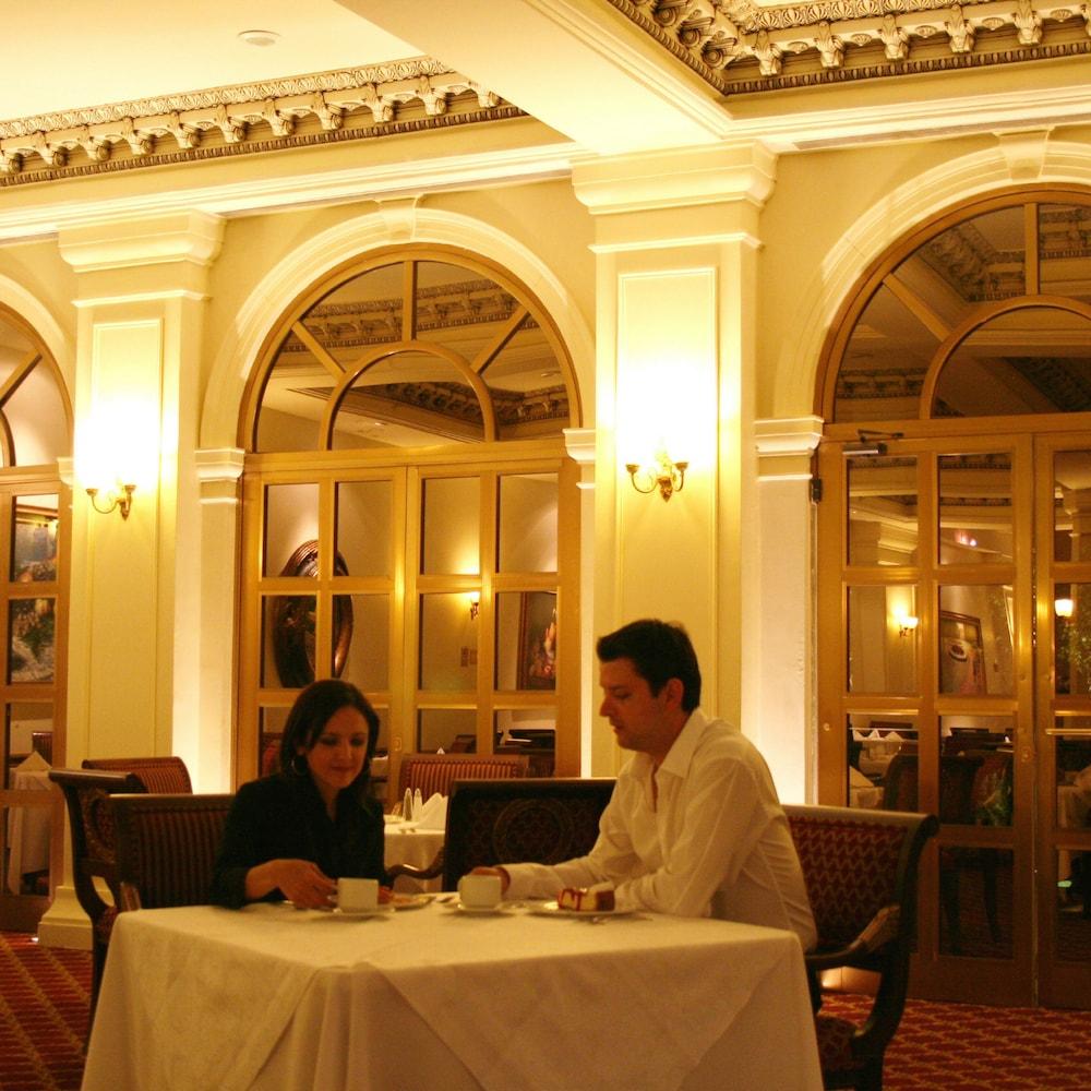 Safi Royal Luxury Valle San Pedro Garza Garcia Exterior photo Interior of the restaurant