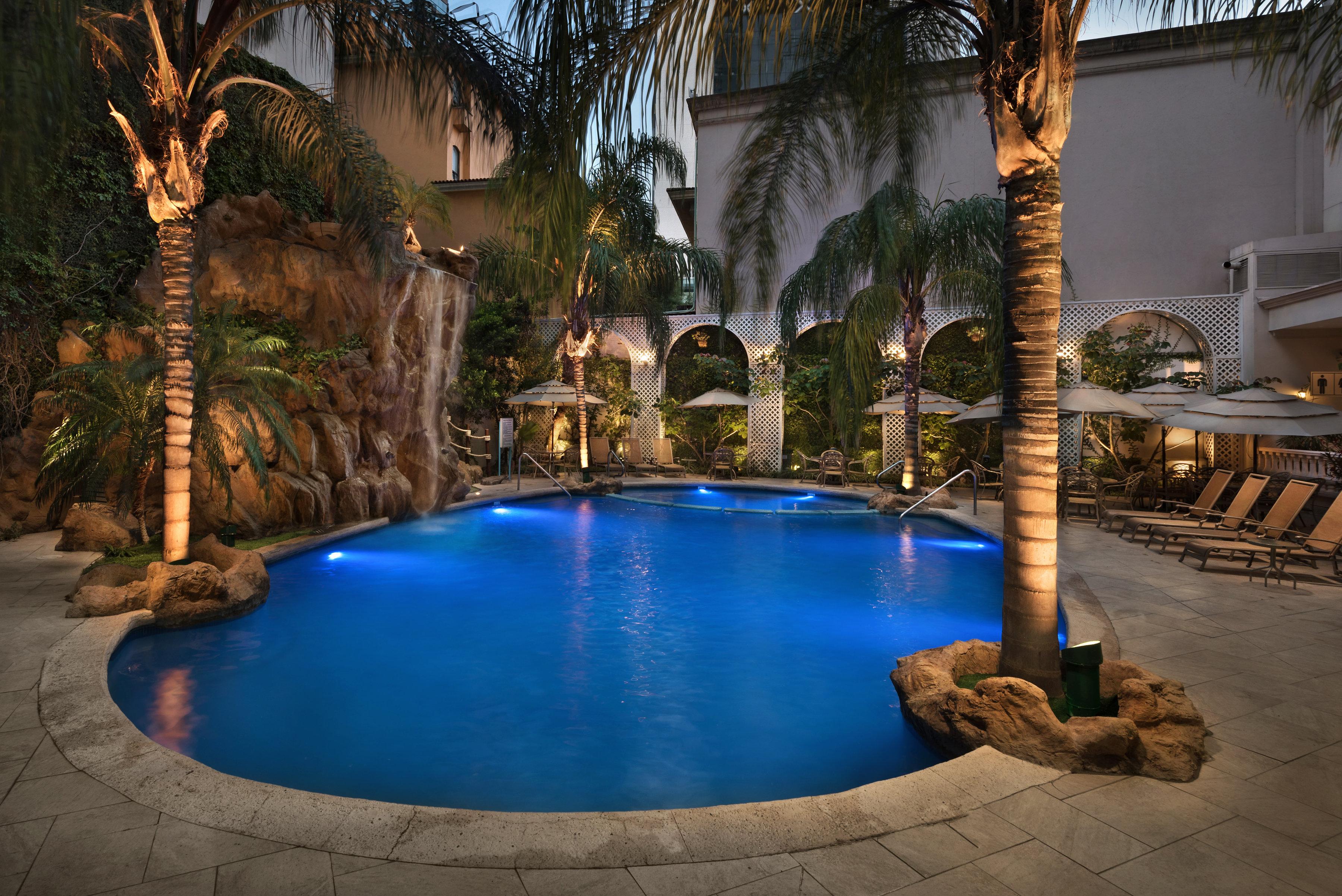 Safi Royal Luxury Valle San Pedro Garza Garcia Exterior photo The pool at the hotel