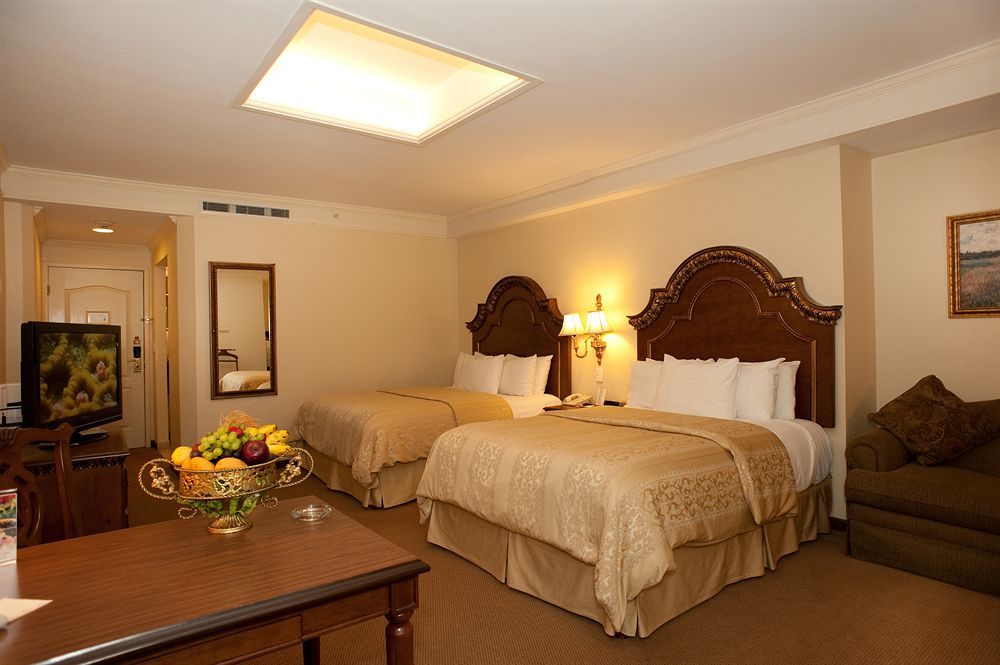 Safi Royal Luxury Valle San Pedro Garza Garcia Exterior photo A room at the Inn at the Opera